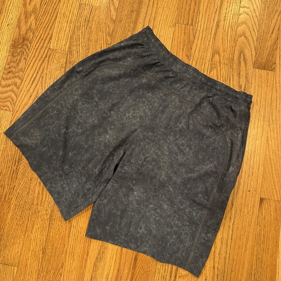 Lululemon Shorts Mens Large Blue Pace Breaker Training Performance Gym Stretch - Picture 10 of 10